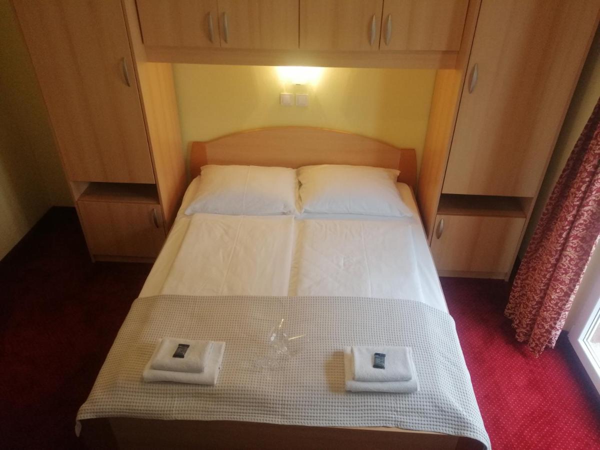 Apartmani Simon Lopar Rom bilde