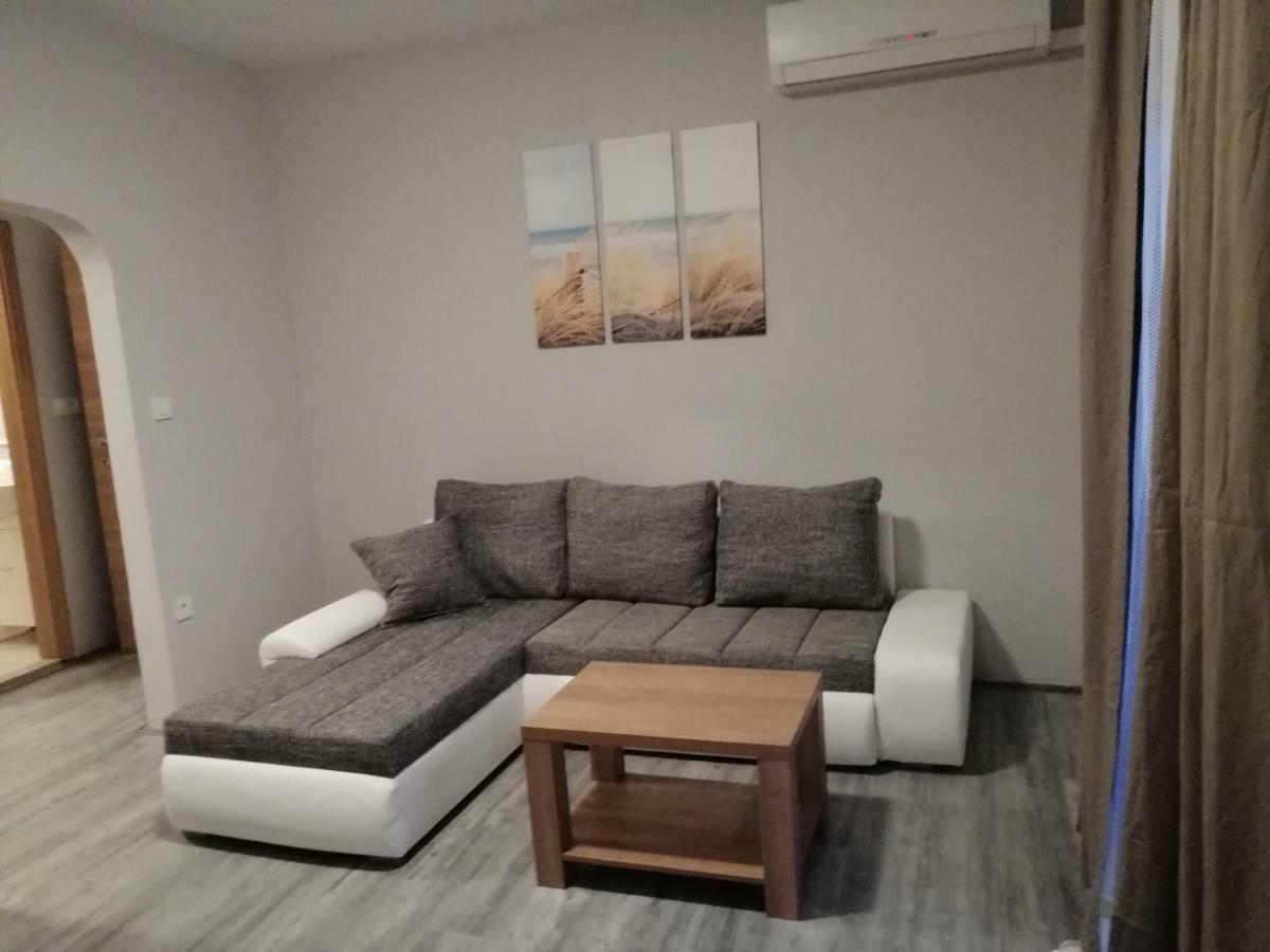 Apartmani Simon Lopar Eksteriør bilde